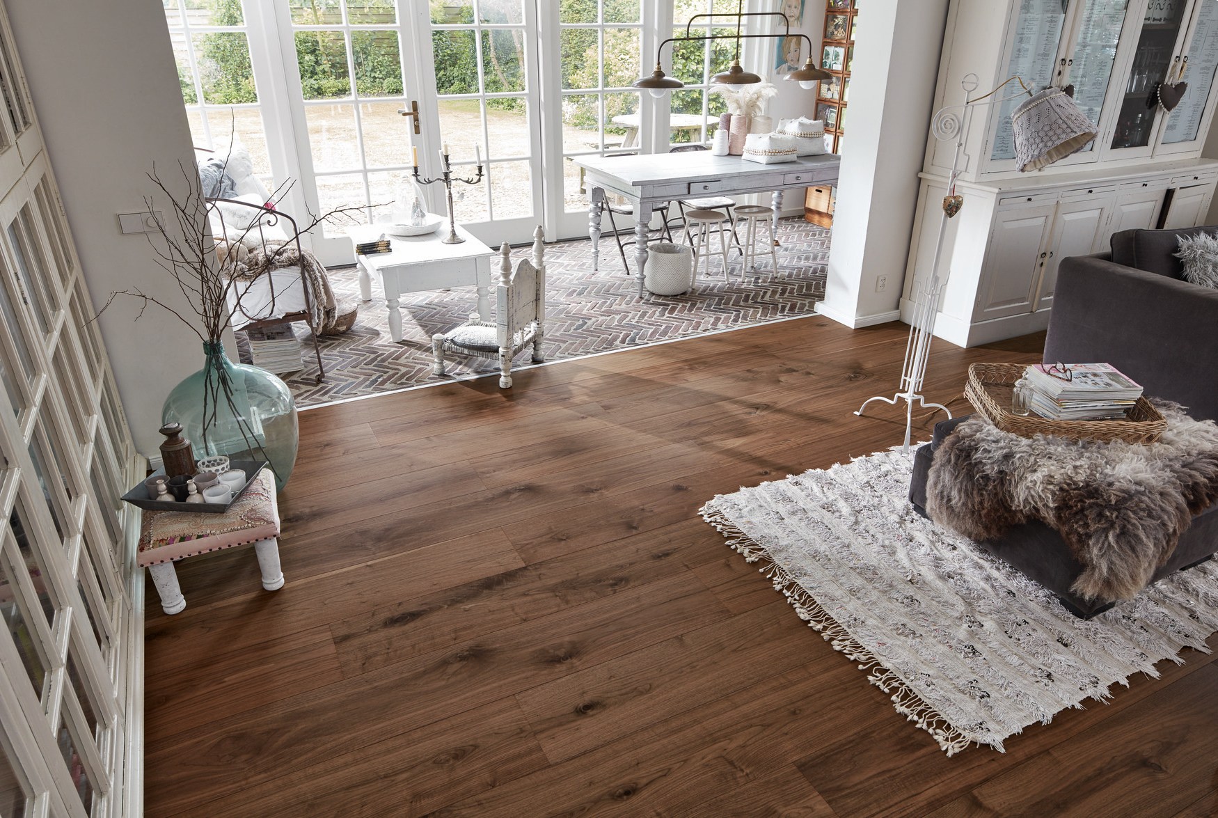 Паркетная доска Meister HD 400 Lindura Орех Американский лайвли 8523 2200×250×11 фото в интерьере Паркетная доска Meister HD 400 Lindura Орех Американский лайвли 8523 2200×250×11 фото в интерьере